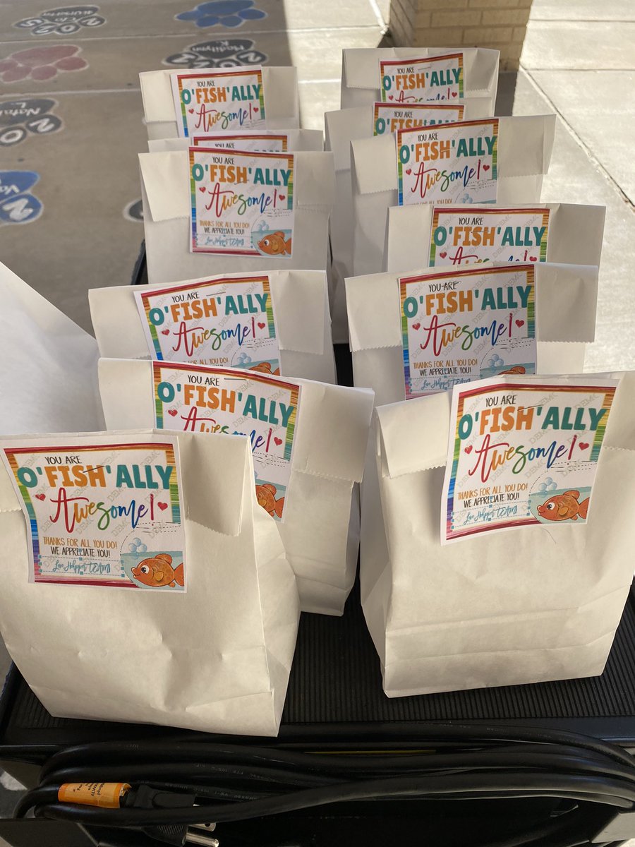 chasenhouston's tweet photo. October bus treats during bus transportation week. We love our drivers!!!  Toot toot beep beep 🚌 🚌 🚎 #HopperMs #TEAM #LAGNAIPPE #CFISD https://t.co/ejptOqnn7v
