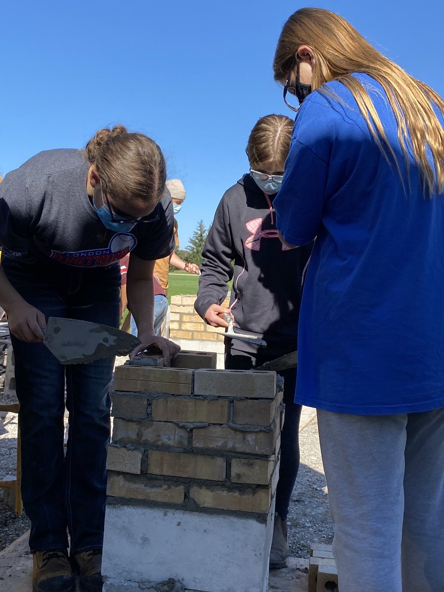 AMDSBPathways's tweet photo. What a great day to learn the masonry trade! Students @MitchellDHS learned from an Ontario Masonry Training Centre instructor the fundamentals of the trade. @OMTC_Tweets #OYAP #livetheskilledlife #womenintrades #SHSM #apprenticeshippathway #experientiallearning #handsonlearning https://t.co/57Rki0BevA