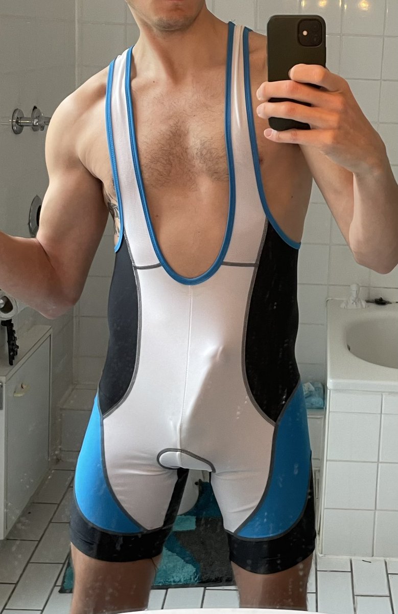 1212Dakota's tweet photo. FDX sells this as pro cycling gear but it’s insanely see-through and I’m dying to see it out in the world on the other guys who bought it 😈 https://t.co/COhZeNrKlX