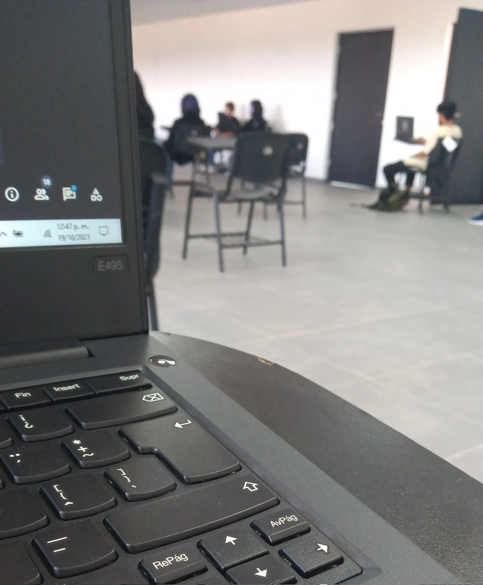 twnkka's tweet photo. tuve una clase virtual desde la biblioteca de la escuela MQKQMQKQMQLQMQLLQQKMW https://t.co/4CMuiiQdRi