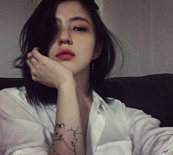 lesbiasnism's tweet photo. posing like she wanna attract women https://t.co/TdUuSHCxrK
