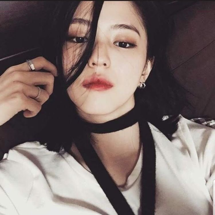 lesbiasnism's tweet photo. posing like she wanna attract women https://t.co/TdUuSHCxrK