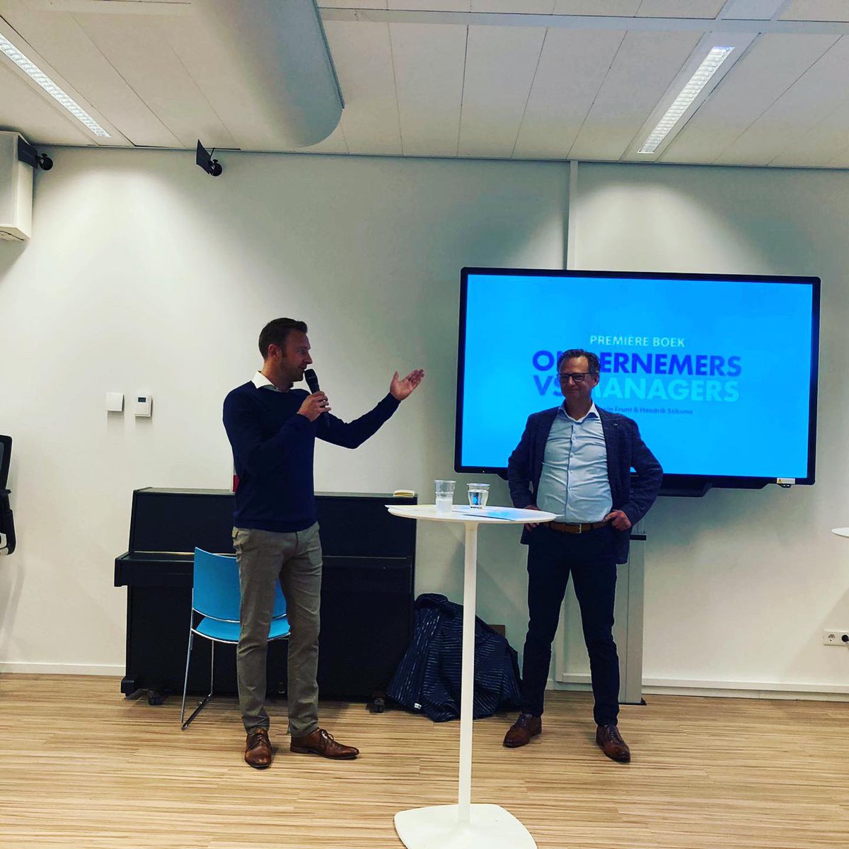 Een boekpresentatie! Wat een geweldige middag met een magische afsluiting. Het boek is te koop via managementboek.nl/boek/978949252…