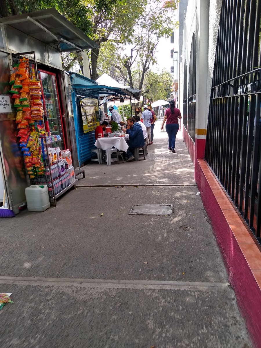 CTlacopac's tweet photo. Solicito reunión (cuento con evidencia veraz) con los responsables de la Alcaldía AO, Lía Limón para detener el ambulantaje, zona Barranca del Muerto - San Ángel. - NO MÁS AMBULANTES las aceras y áreas verdes son para respetarse @lialimon @AlcaldiaAO @JosefinaMacG https://t.co/2GYTmnMcw6