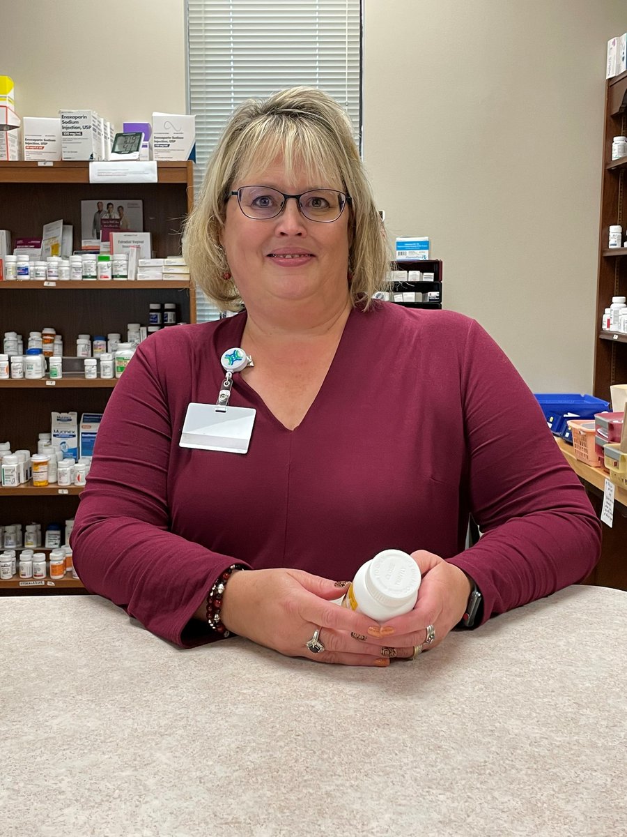 mercy_health's tweet photo. "Being a pharmacy tech is a great career. There are many things to do, and there are many opportunities to grow and learn in this field," says Jeannette Silhavy. #PharmacyTechDay https://t.co/wLNeWFLTaK