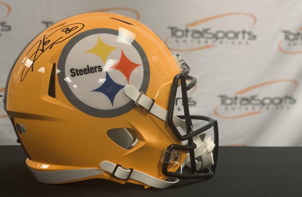 TotalSportsEnt's tweet photo. Retweet if you think the Steelers should bring back the 75th Anniversary helmets 👀 https://t.co/QAS3gcT8iS