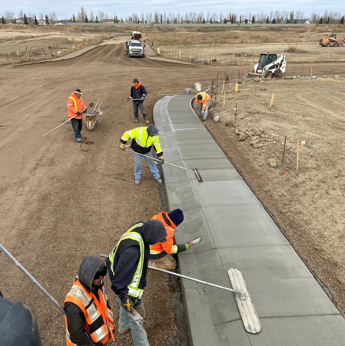 ProformConcrete's tweet image. The process of sidewalk finishing is a beautiful thing!  

#concrete #construction #siteworks #curb #gutter #sidewalk #concretelife #chooselocal #engineers #cityplanner #municipalities #publicworks #improvingcommunities #reddeer #yyc #yeg #yellowknife #proformconcrete