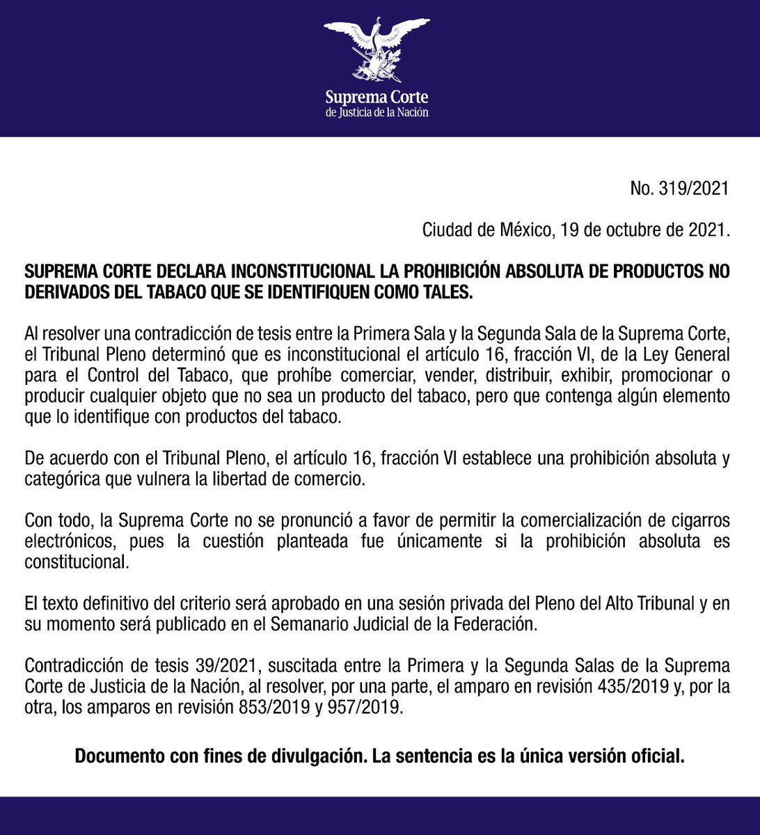 SCJN's tweet photo. Es inconstitucional la prohibición absoluta de productos no derivados del tabaco que se identifiquen como tales. La #SCJN no se pronunció a favor de permitir la comercialización de cigarros electrónicos.
🔗 https://t.co/UL88LGSnaj https://t.co/QqVGACJBgO