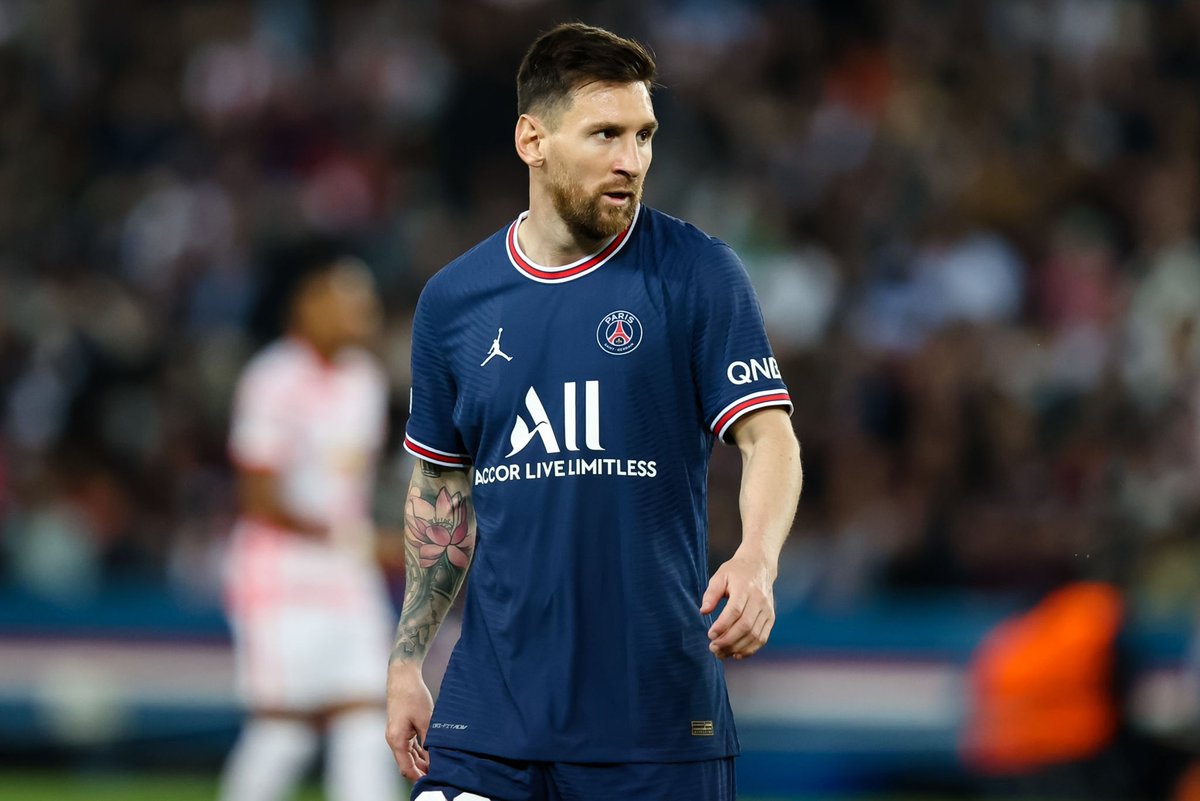 mundodabola's tweet photo. QUE COBRANÇA NOJENTA. MESSI, VOCÊ É UM DEBOCHADO! https://t.co/hPQ7pACGBt