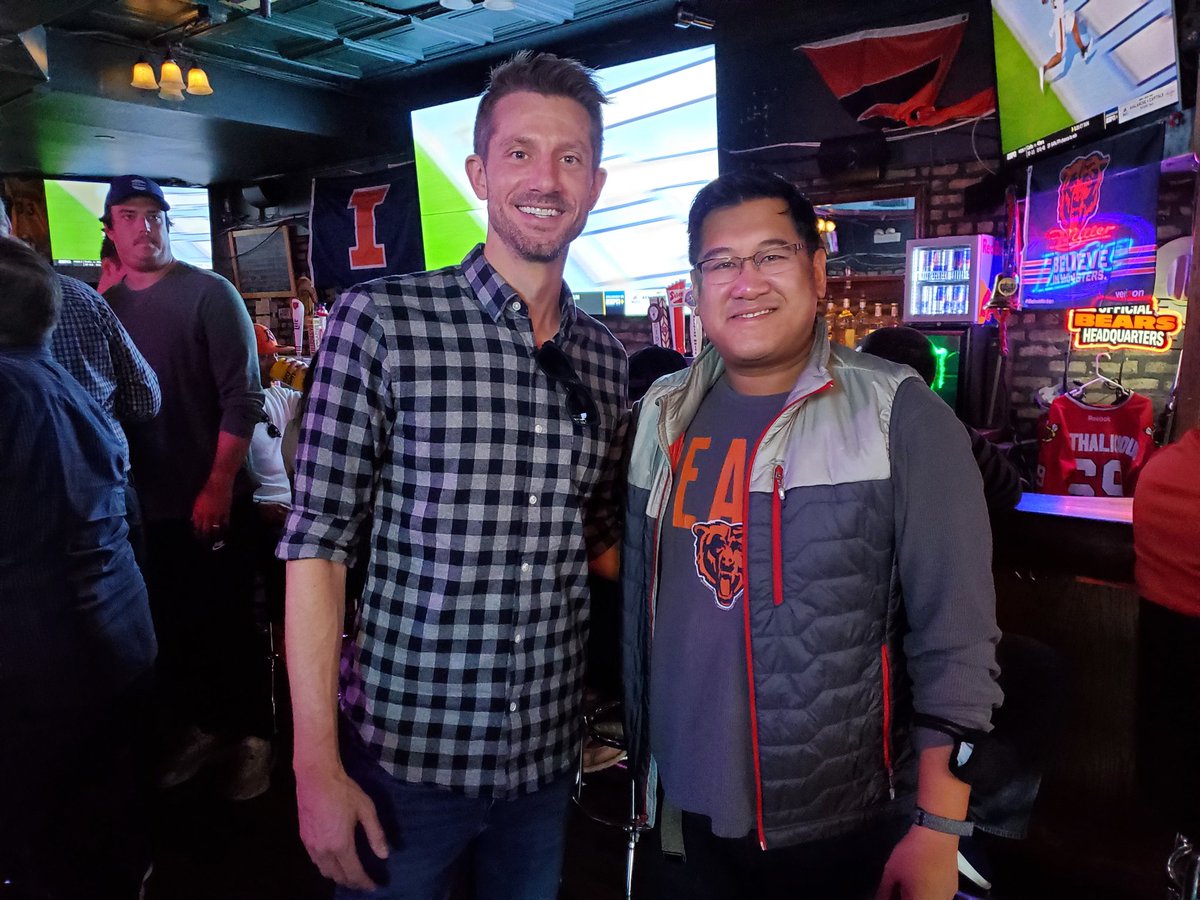 me and some big sox fans from <a href="/ESPNWhiteSox/">ESPN White Sox</a> at <a href="/finleydunnesbar/">Finley Dunnes Tavern</a> yesterday. somehow standing next to <a href="/C1McKnight/">Connor McKnight</a>'s bean pole body made my face swell up like I'm half in the bag. great to finally meet you @tweetjhood after all these years. thanks to <a href="/TraeTunes/">Trae Tunes</a> for snapping the pics