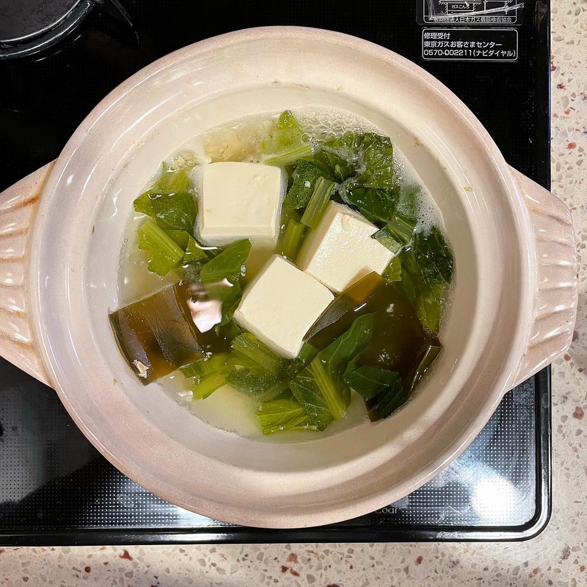 Haruyuki Suzuki 晩は久々の湯豆腐 キッチンでスタンディング飲酒 火曜日 夕食 湯豆腐 金麦濃いめのひととき 黒伊佐錦 水割り