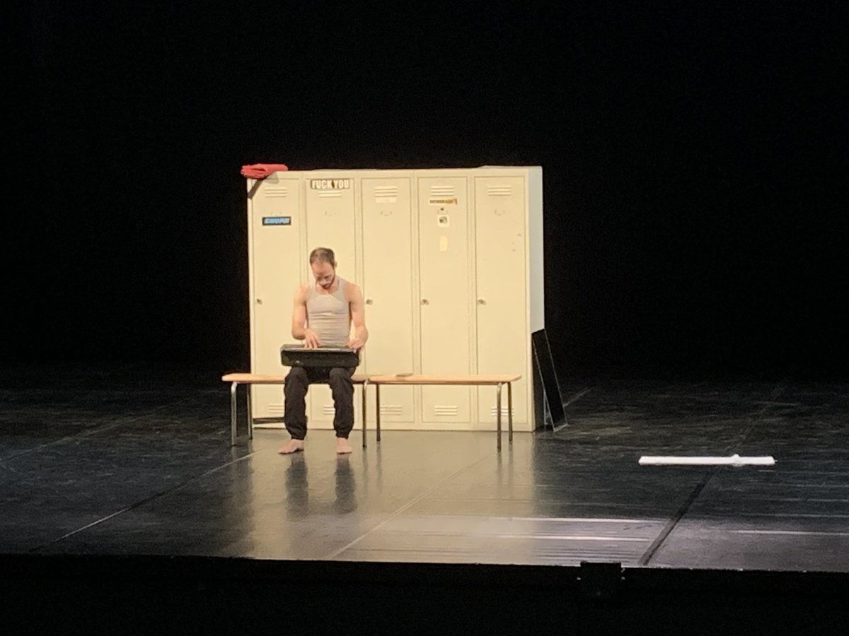 EcoleJussey's tweet photo. Soirée culturelle interdegrés (CM1-CM2-6ème) au Théâtre Edwige Feuillère : visite du théâtre et spectacle « un Poyo Rojo » #ecoledusocle #THEV #ecolejussey #collegejussey https://t.co/OUuzIMVX7R