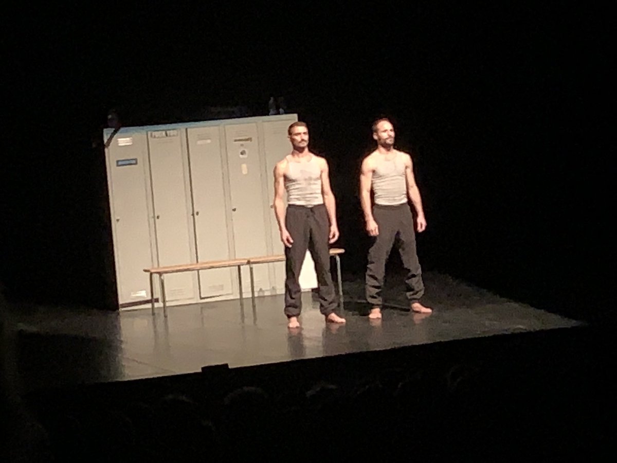 EcoleJussey's tweet photo. Soirée culturelle interdegrés (CM1-CM2-6ème) au Théâtre Edwige Feuillère : visite du théâtre et spectacle « un Poyo Rojo » #ecoledusocle #THEV #ecolejussey #collegejussey https://t.co/OUuzIMVX7R