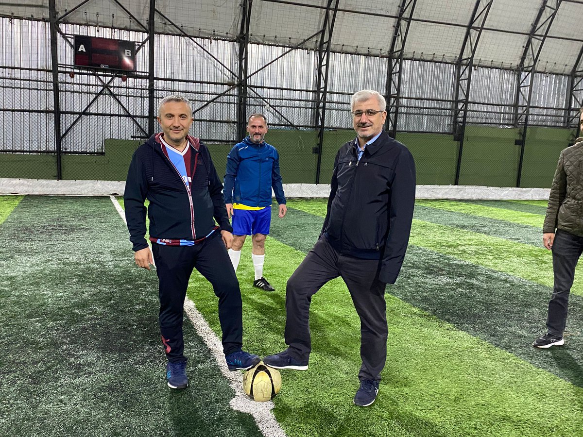 AdilKANDEMR1's tweet photo. Dostluğumuzu yeşil sahalarda pekiştirmek için AK Parti Çekmeköy İlçe Yönetimi ile Dostluk maçında buluştuk.

Sonucu sorarsanız;Kazanan dostluk oldu.😎

Ev sahipliği ve güzel nezaket inceliği için Çekmeköy İlçe Başkanı @akiniilhan'a teşekkür ediyorum. 😊
@RTErdogan
@osmannnurika https://t.co/MGJTMrA7UJ