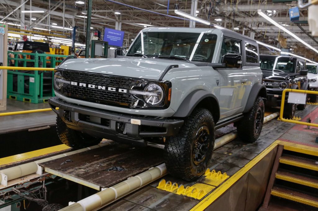 BrendanSchaub's tweet photo. Ford sent me a pic of my ride the first 2 door bronco first ediiton leaving the factory. USA! USA! USA! 🇺🇸 https://t.co/NUp8PVfYG3