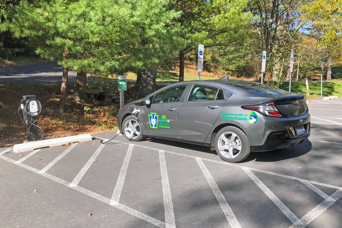 DCNRnews's tweet photo. DCNR Secretary Cindy Adams Dunn visited #ColonelDenningStatePark in Cumberland County for a demonstration of new battery-powered tools being used in #PAStateParks to help reduce our carbon footprint. Learn more ➡️ https://t.co/zIT1zEZcBr #Sustainability https://t.co/7mq6E5wTQG