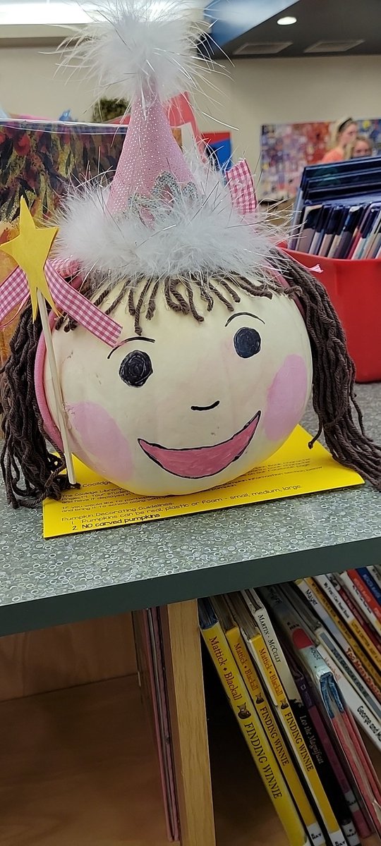 CoolidgeCrocs's tweet photo. It's time for Fall into A Good Book! https://t.co/17qKFeh1Ax