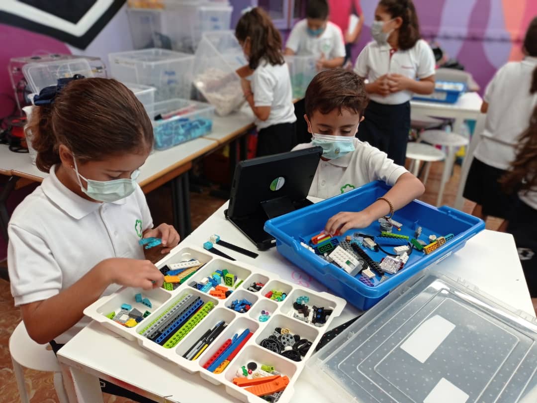 RealejosNazaret's tweet image. ¡Los Taquitos Kids Team regresan a la #Roboteca del colegio con muchísimas ganas! ¡Comenzamos la nueva temporada de la extraescolar de robótica de competición con nuevos miembros y con mucha ilusión! @coleinnovadores #RecuperaEsoQueNosMueve  #AprendizajeEmergentePlus  @TaquitosN