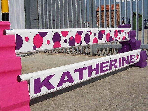 JSWCoachbuilder's tweet image. 🎄Christmas is looming and are you stuck for something fun but useful?
🎄 How about one of our Personalised 10ft Hanging Planks?  They make the ultimate gift to a loved one or even to be used as an advertising banner at your equestrian centre!  #jsw4jumps
jsw4jumps.co.uk/shop/show-jump…