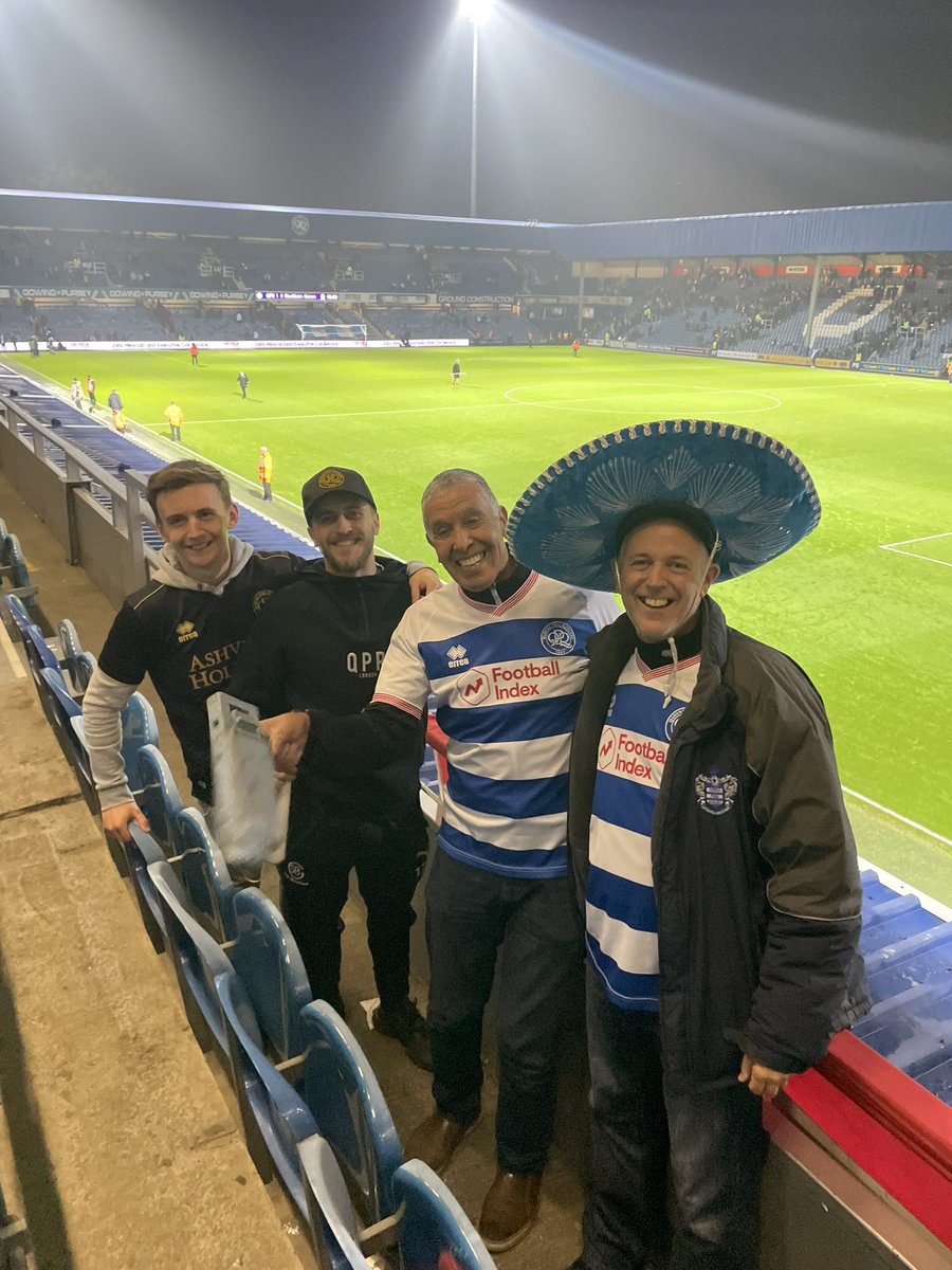 We couldn’t pass the opportunity to have a photo with this QPR legend.  <a href="/QPR/">QPR FC</a> #QPR 🔵⚪️