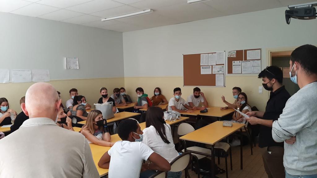PMAYTE1's tweet photo. De l'école au lycée, kermesse missionnaire et solidaire aujourd'hui à Largentė : film, débat-jeu, concours de cookies et collecte de fonds pour soutenir des projets auprès d'écoles en Afrique
#insieme #serviam #capesperance https://t.co/Nam08NIwEM