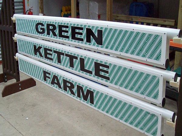 JSWCoachbuilder's tweet image. 🎄Christmas is looming and are you stuck for something fun but useful?
🎄 How about one of our Personalised 10ft Hanging Planks?  They make the ultimate gift to a loved one or even to be used as an advertising banner at your equestrian centre!  #jsw4jumps
jsw4jumps.co.uk/shop/show-jump…