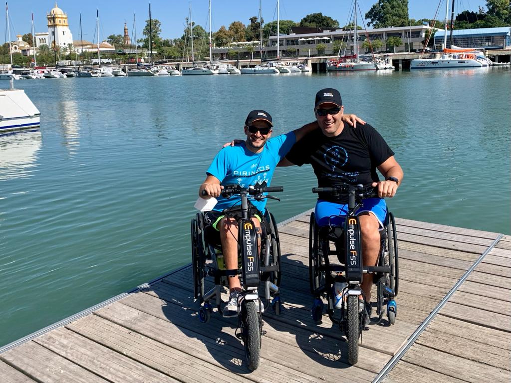 javireja's tweet photo. De turismo  con mi gran amigo @di_ballesteros y el amigo Pedro con la #Nitrum y #EmpulseF55  de @SunriseMedical @Quickiewheels.
Lujazo poder enseñarle Sevilla y meternos por todos sitios.

#vamosqnosvamos
#TeamSunrise
#OneTeamOneWill
#amigosparasiempre https://t.co/RIUJr9UKJA