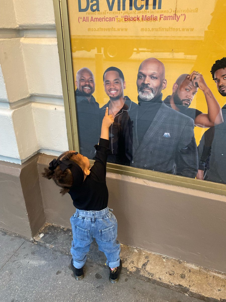 cnwilds's tweet photo. the best picture I’ve taken outside of @coloredmanplay ☺️💞 https://t.co/DhBhs51Nyn