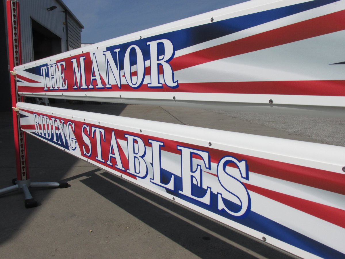 JSWCoachbuilder's tweet image. 🎄Christmas is looming and are you stuck for something fun but useful?
🎄 How about one of our Personalised 10ft Hanging Planks?  They make the ultimate gift to a loved one or even to be used as an advertising banner at your equestrian centre!  #jsw4jumps
jsw4jumps.co.uk/shop/show-jump…