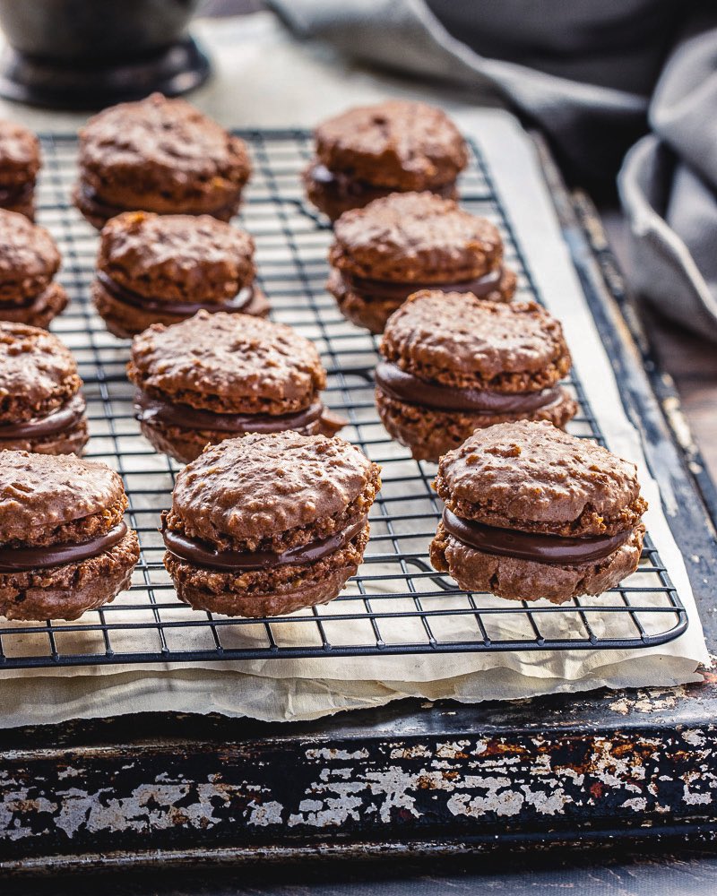 What are karidata you asks??? They are chocolate walnut macarons filled with Nutella!!!They are soft, chewy with a little bit of crunch and are absolutely delishhhh😋😋😋 #musttry #karidata #chocolate #walnut #macarons #nutella #cookie #delicious #food #foodie #torontobakery
