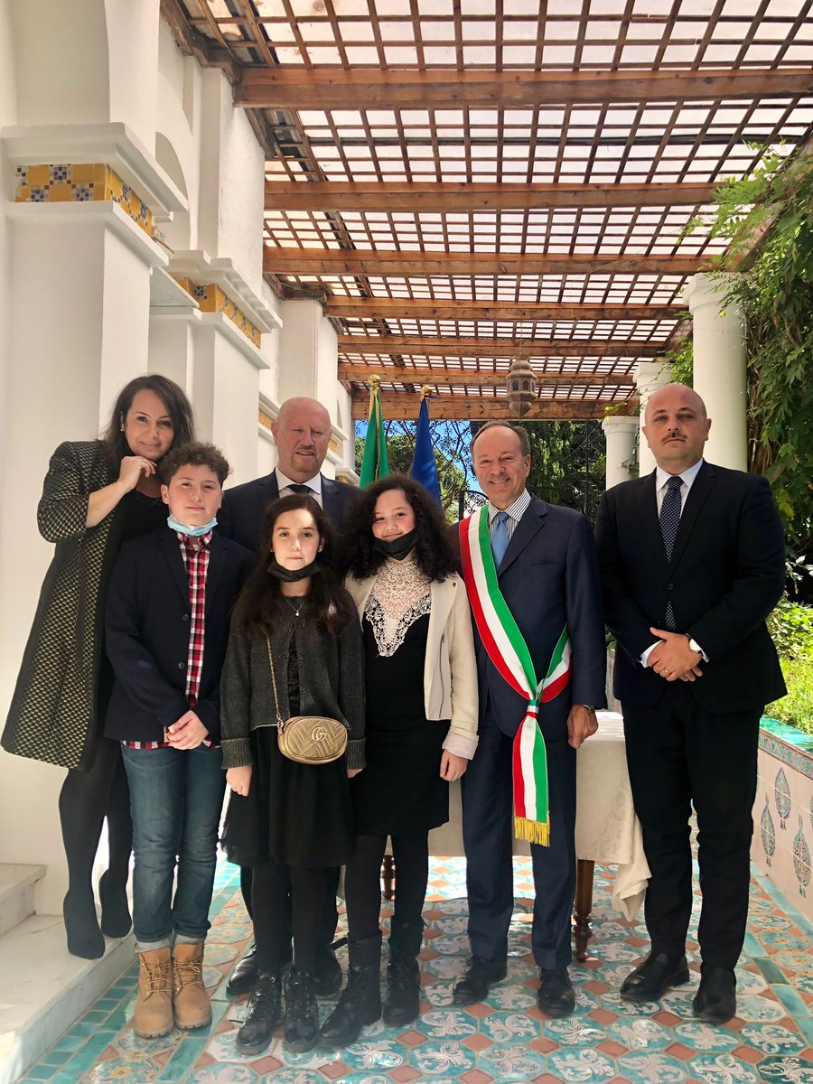 ItalyinAlgeria's tweet photo. Un caloroso benvenuto a Hassen Ferli, nuovo cittadino italiano dopo i suoi numerosi anni di servizio presso @ItaAlgeri! https://t.co/jdggZFEra5