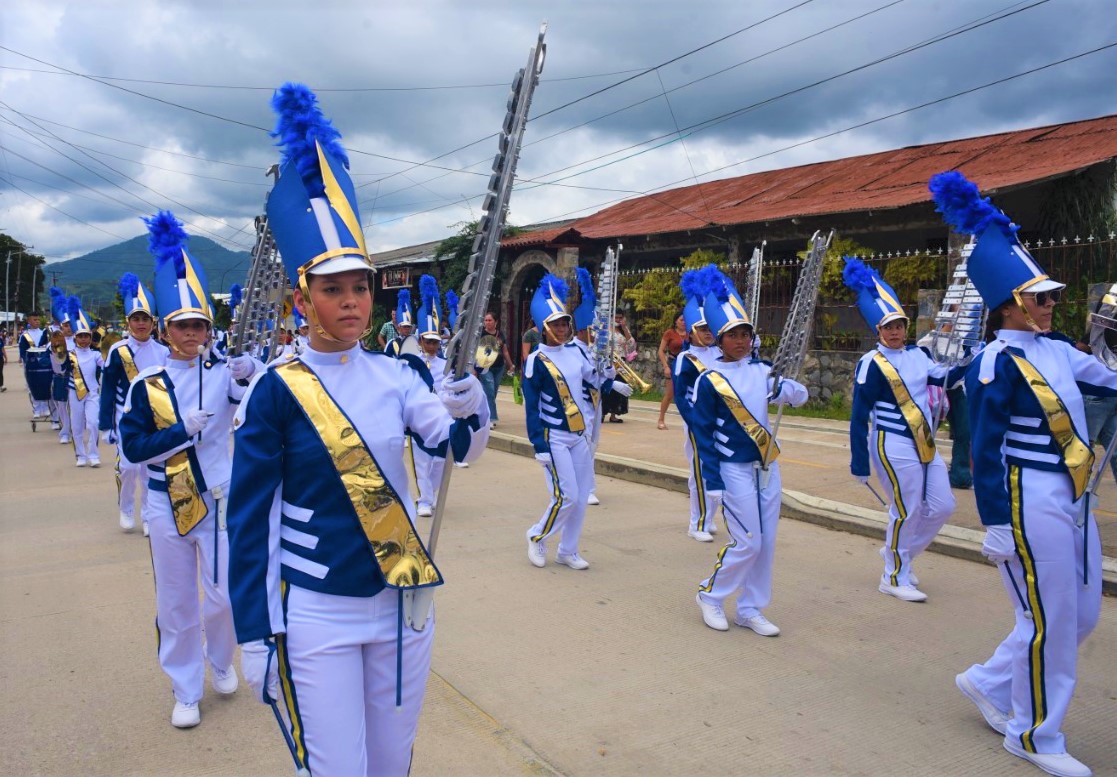alcpueblobello's tweet photo. Gracias a cada uno de los  niñas y niños que integran este grupo, gracias al instructor Alfredo Arrautt la banda cívica marcial hizo una participación histórica por las calles de Pueblo Bello. Son nuestro orgullo, ustedes engalanan “El pueblo que todos soñamos” https://t.co/kg6so5vcc6