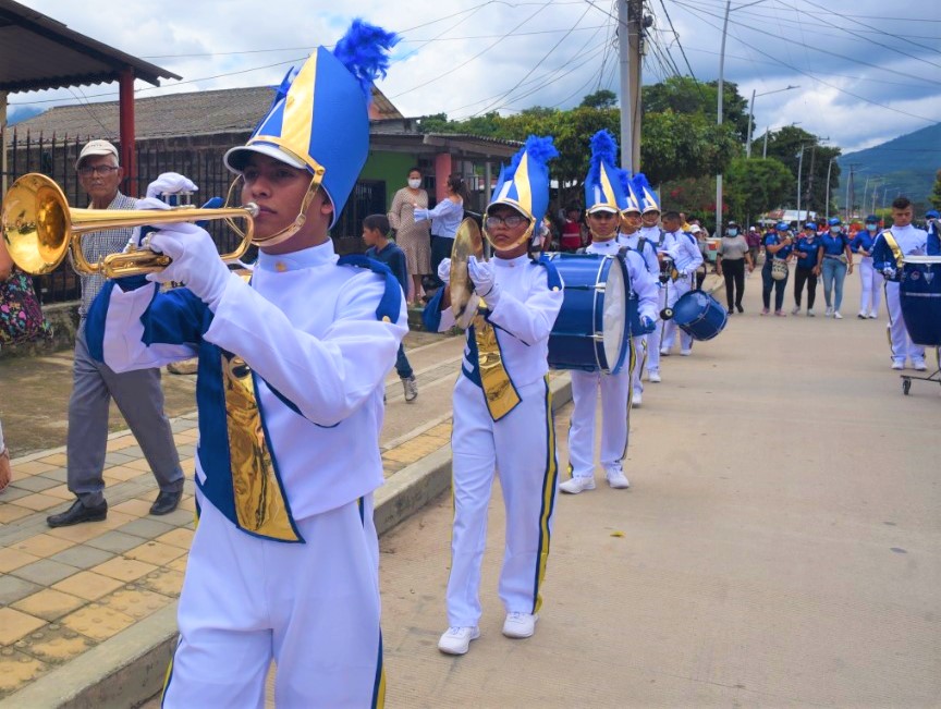 alcpueblobello's tweet photo. Gracias a cada uno de los  niñas y niños que integran este grupo, gracias al instructor Alfredo Arrautt la banda cívica marcial hizo una participación histórica por las calles de Pueblo Bello. Son nuestro orgullo, ustedes engalanan “El pueblo que todos soñamos” https://t.co/kg6so5vcc6