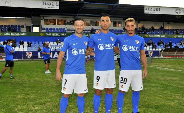 jpalomares90's tweet photo. Esa temporada en Ceuta hace que en @Linares_Dptvo le hagan un gran contrato por 2 temporadas, y lo consideren un gran jugador de futuro.
Hace pretemporada con equipo, pero @Chendo9alarcon #hugodiaz @marcmas9 le cierran las puertas. Y lo ceden a @pulpileatletico
9/14 https://t.co/r76sw21cYR