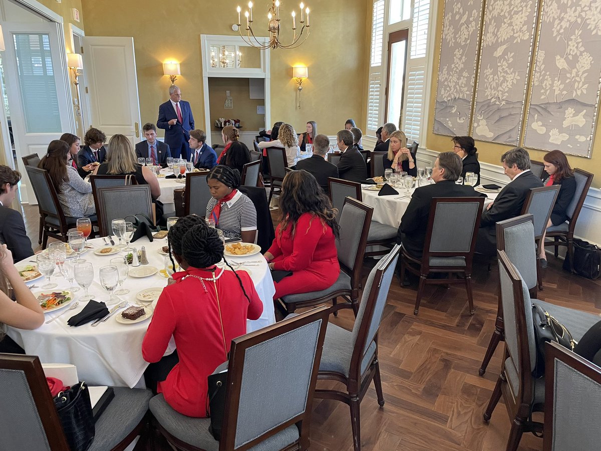 FAUOwlAdvocates's tweet photo. Thanks to @FLBOG Chancellor @CriserMarshall for spending the afternoon with @FloridaAtlantic and chatting with our student leaders. #GoOwls #FAUDay #FAU100 https://t.co/0bA70o6SUc