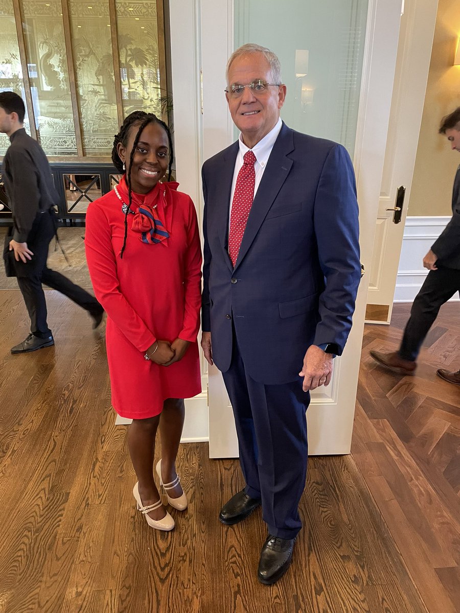 FAUOwlAdvocates's tweet photo. Thanks to @FLBOG Chancellor @CriserMarshall for spending the afternoon with @FloridaAtlantic and chatting with our student leaders. #GoOwls #FAUDay #FAU100 https://t.co/0bA70o6SUc
