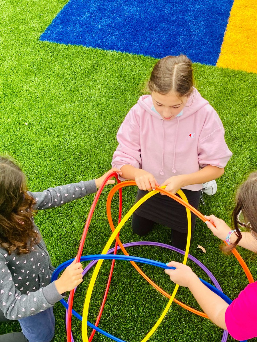 KidsintheGameNY's tweet photo. Castle Ball @saracademy Recess 🤩🎈🏰💚 https://t.co/rSeHAPXI6K