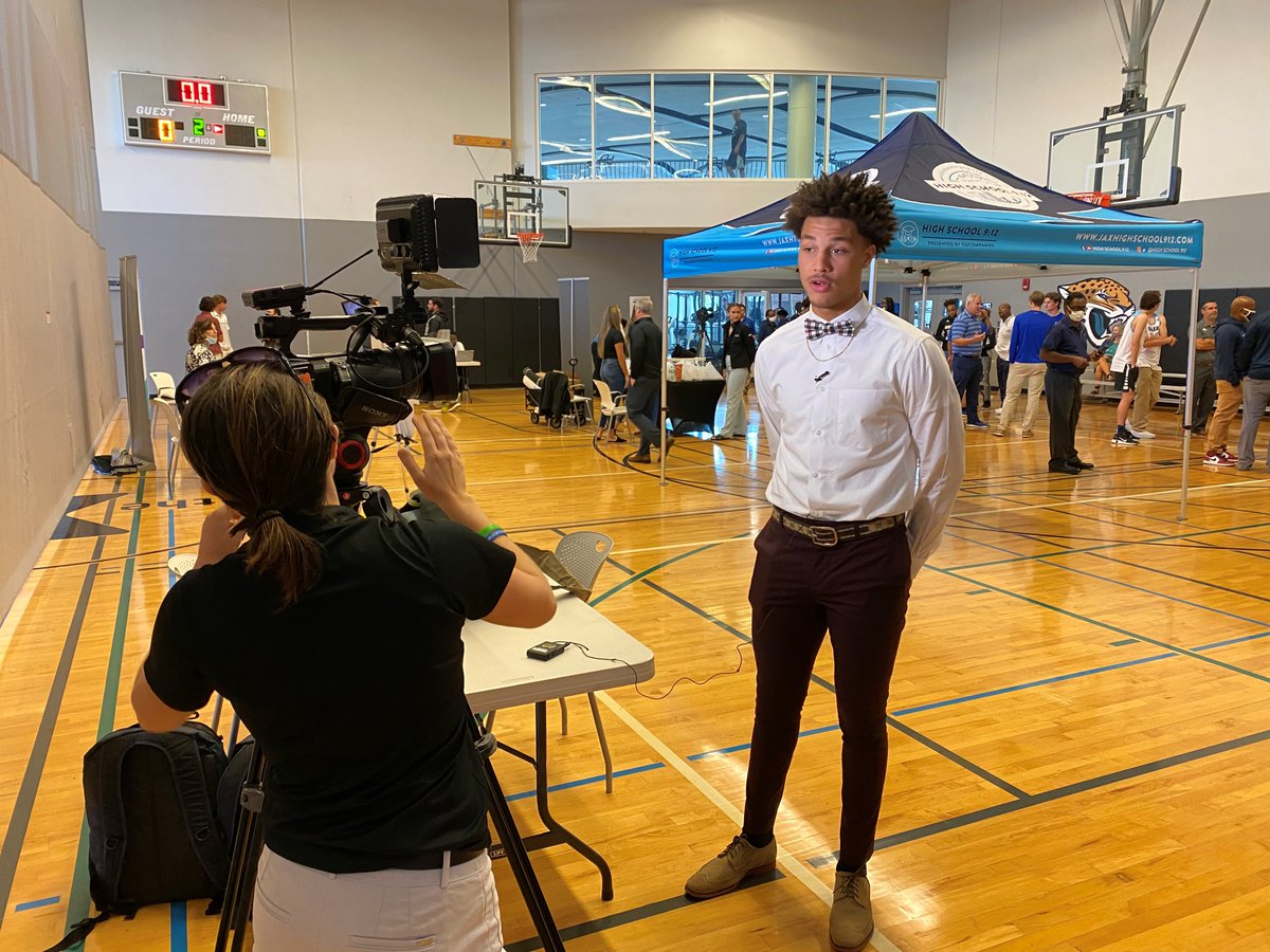 MiaOBrienTV's tweet photo. Great to meet many of our #flhsbkb athletes at Media Day 🏀 we literally had to cut off the line for interviews due to battery + to run to another assignment (SO SORRY, FRIENDS!). That, after interviewing 60+ athletes and coaches. 

THAT's how passionate a 🏀 community this is https://t.co/YJ075gDDtH