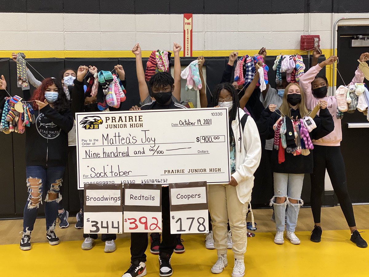 dist126_pjh's tweet photo. Our “Socktober” fundraiser was a huge success. Along with the dozens of socks students donated $900. Way to go Hawks! https://t.co/7WtH57VClc
