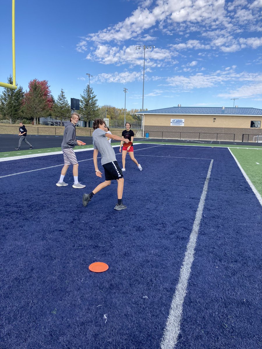 BruceDahlhauser's tweet photo. Way too nice of a day to stay inside. After a quick lift, we headed to the field for some Bocce and Disc Golf. All activity is good activity. #FindWhatYouLike #LifetimeActivities https://t.co/pznXgPS6SY