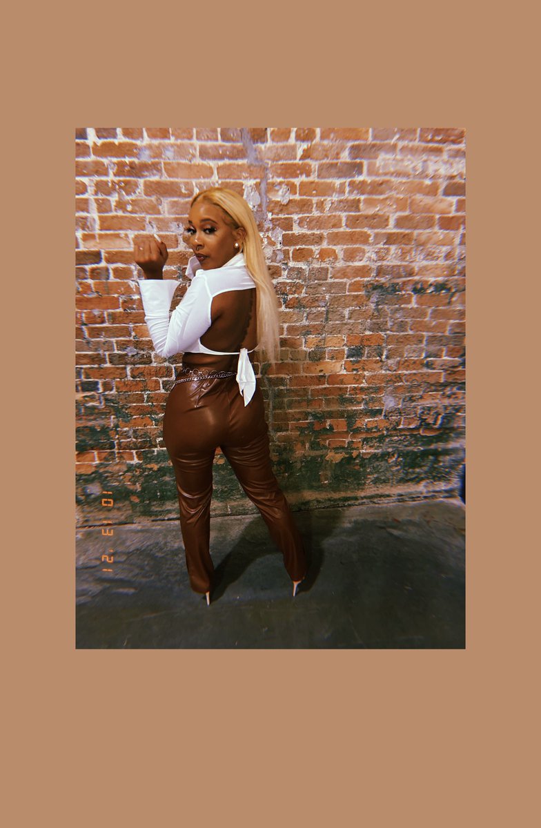 real_sunshineee's tweet photo. Had to post these here cause my bday was last week 🤸🏽‍♀️🤸🏽‍♀️🤸🏽‍♀️🤸🏽‍♀️ happy belated to me! #Sunshine☀️🌻  #10/13 https://t.co/5W6xNShY5W