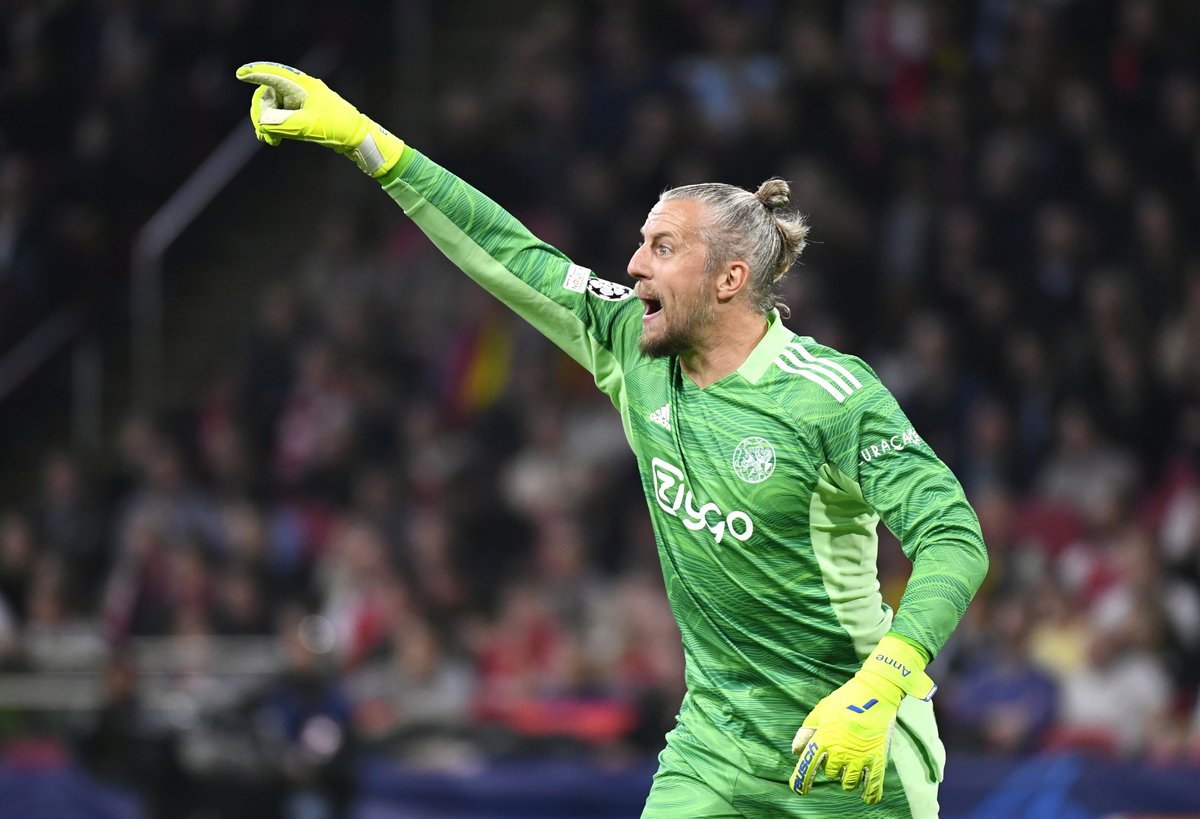 ESPNnl's tweet photo. Remko Pasveer 👏

#ajabvb https://t.co/0EsrPu0TUs