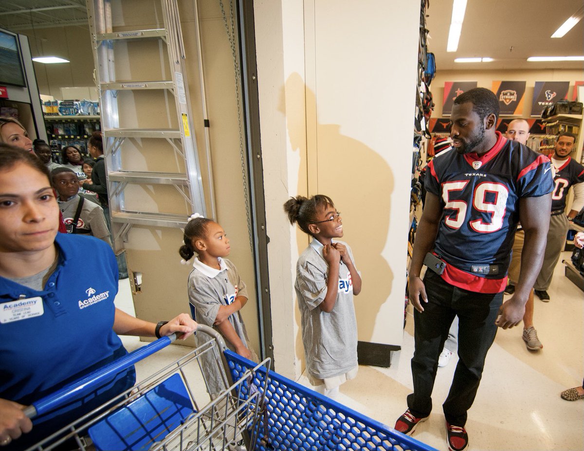 texanscare's tweet photo. From the start of his rookie year in 2012, @Merci380 made giving back a priority. #AlwaysATexan https://t.co/JkyStSoils