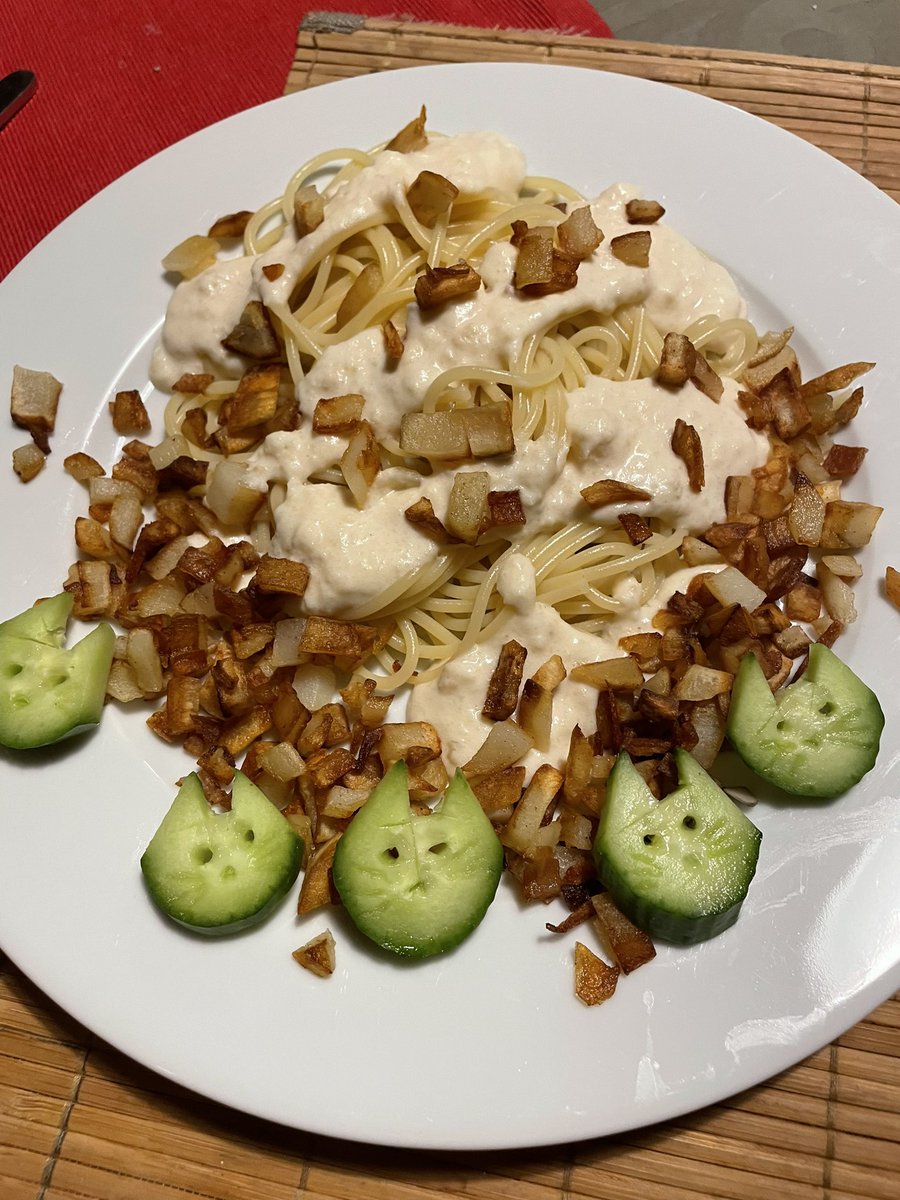 seaalchemyart's tweet image. Another dish my daughter made this week. Can you guess her favorite animal? Still haven’t gotten a pumpkin yet 😆 #octobermenu