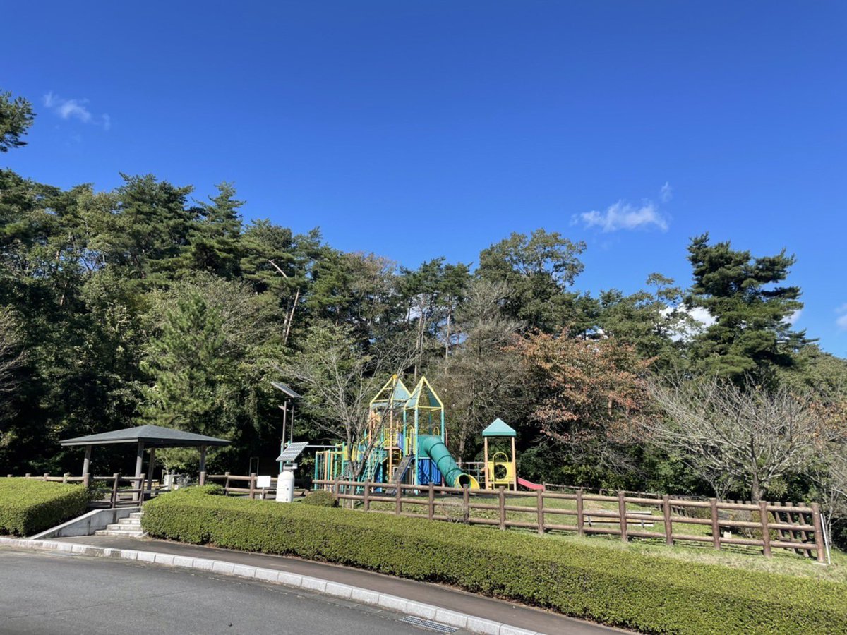 kashimura1954's tweet photo. 保育園遠足の撮影に来ております(^^)
天気が心配でしたが大丈夫そう！
子ども達の楽んでいる素敵な写真をたくさん撮ります！ https://t.co/tvUAU0vVLq