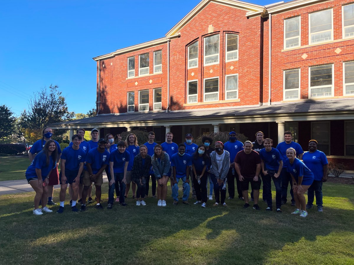 presbycollege's tweet photo. What a fun afternoon filled with service! Some of our Blue Hose went off campus to various service sites throughout Laurens County while others joined with our community to teach more about health, fitness, and wellness! 💪💙#WhileWeLiveWeServe #PCInaugurationWeek https://t.co/zKcYYiC1hB