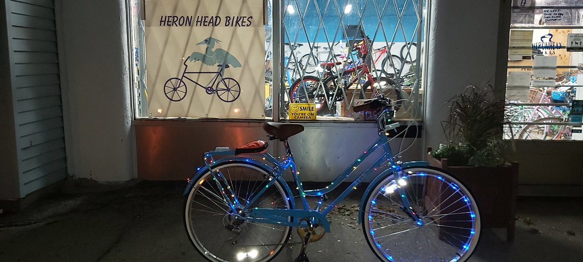 BelongingBrant's tweet photo. An amazing #slowroll with @HeadBikes tonight! A great evening connecting with others passionate about bikes. We were all lit up to the delight of those we passed by! Thanks for organizing Stan &amp; Kyl. #community #abcd @BelongingBrant #lightupthenight #shinebright #beloning https://t.co/9p1p2OPQNl