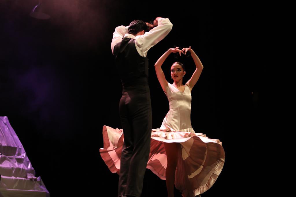 rex_pedro's tweet photo. 🎭La IV Gala de los #premiosazahar de las Artes Escénicas de la Región de Murcia  ha reconocido esta noche el trabajo de los grandes profesionales de este sector.

📍El @teatrocircomur ha recibido el Premio de Honor por su excelencia en la programación.

#CulturaMurcia https://t.co/VZO7H7MGoe