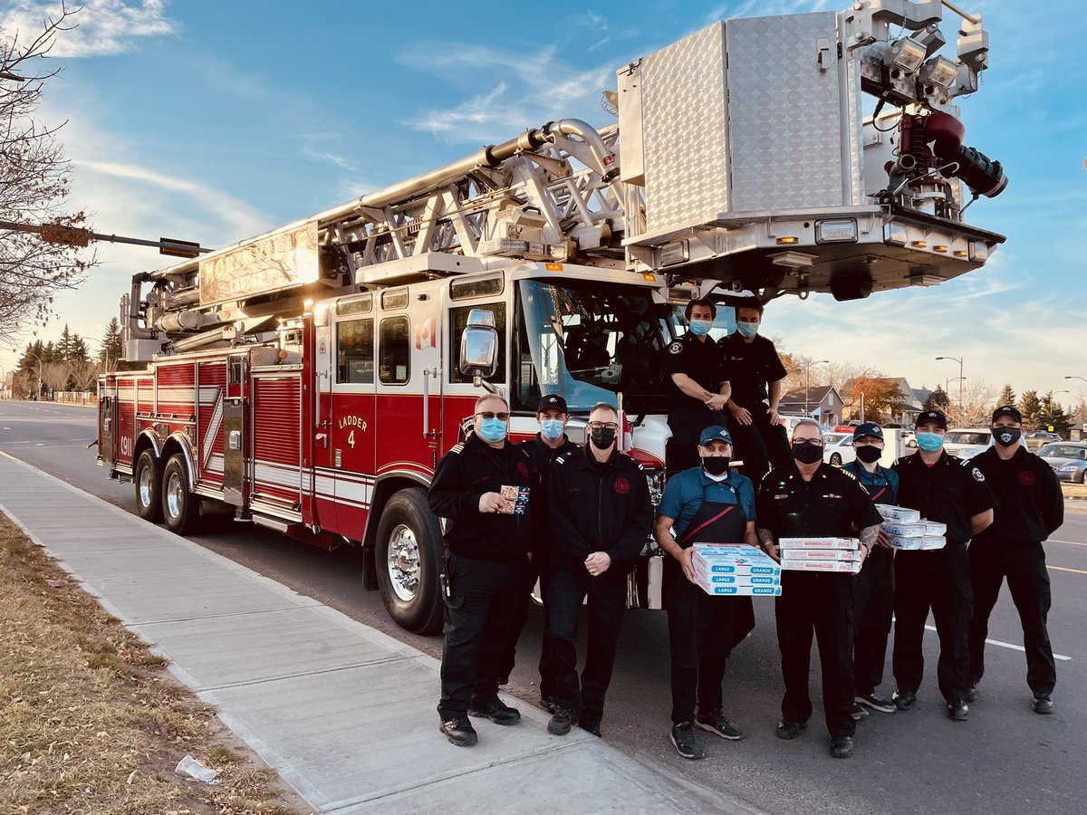 FireChiefBoddez's tweet photo. Another fantastic night for our Fire Prevention Month! We had such a great time partnering with our local Dominoes for the smoke detector checks tonight! Thanks to Nick and the crew from Dominoes for their continued support! @TownMorinville @dominos @FirePrevention https://t.co/XPwcOGsDB3