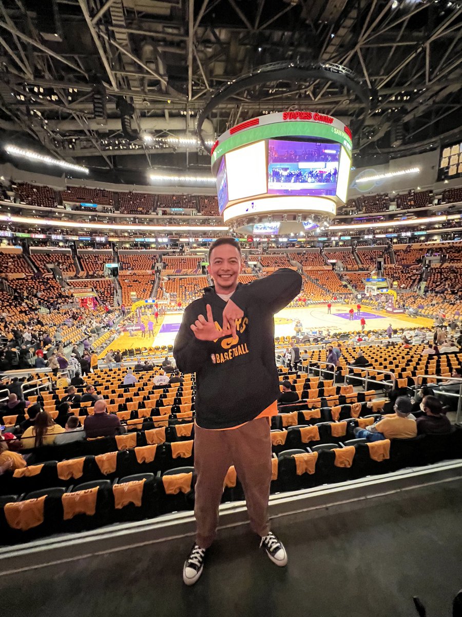 beafaustine's tweet photo. #lakeshowlive https://t.co/9ngg1weuYs
